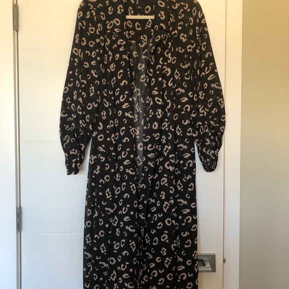 Light, sheer, leopard print duster - Picture 4 of 4